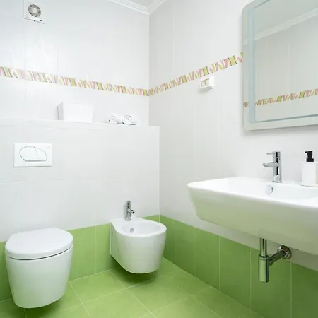 Humagum Sea View - Garden Palace Apartment Umag