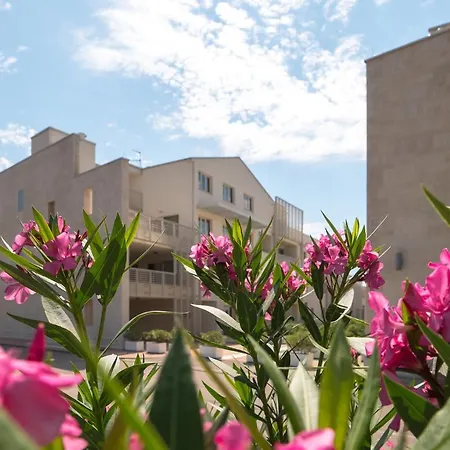 Humagum Sea View - Garden Palace Apartment